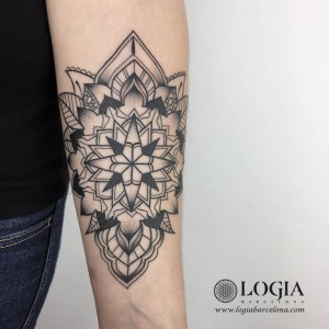tatuaje-antebrazo-mandala-logiabarcelona-ana-godoy     